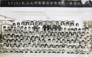 第一屆畢業生暨師長合照